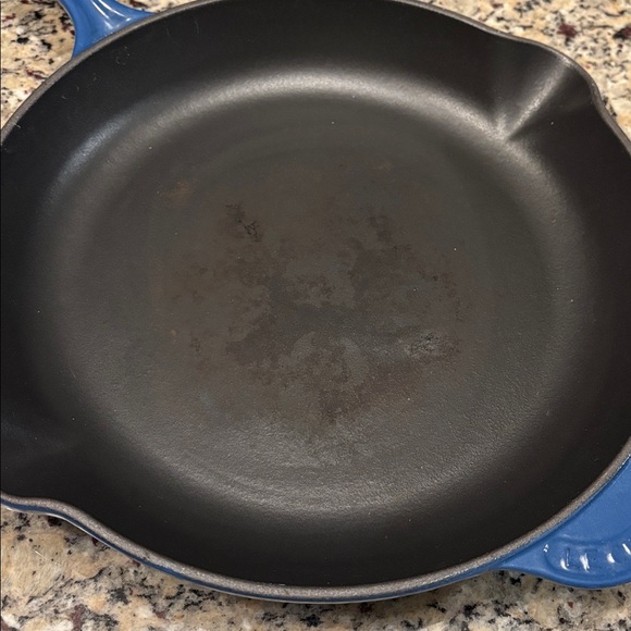 Le Creuset enameled cast iron skillet - Picture 3 of 6